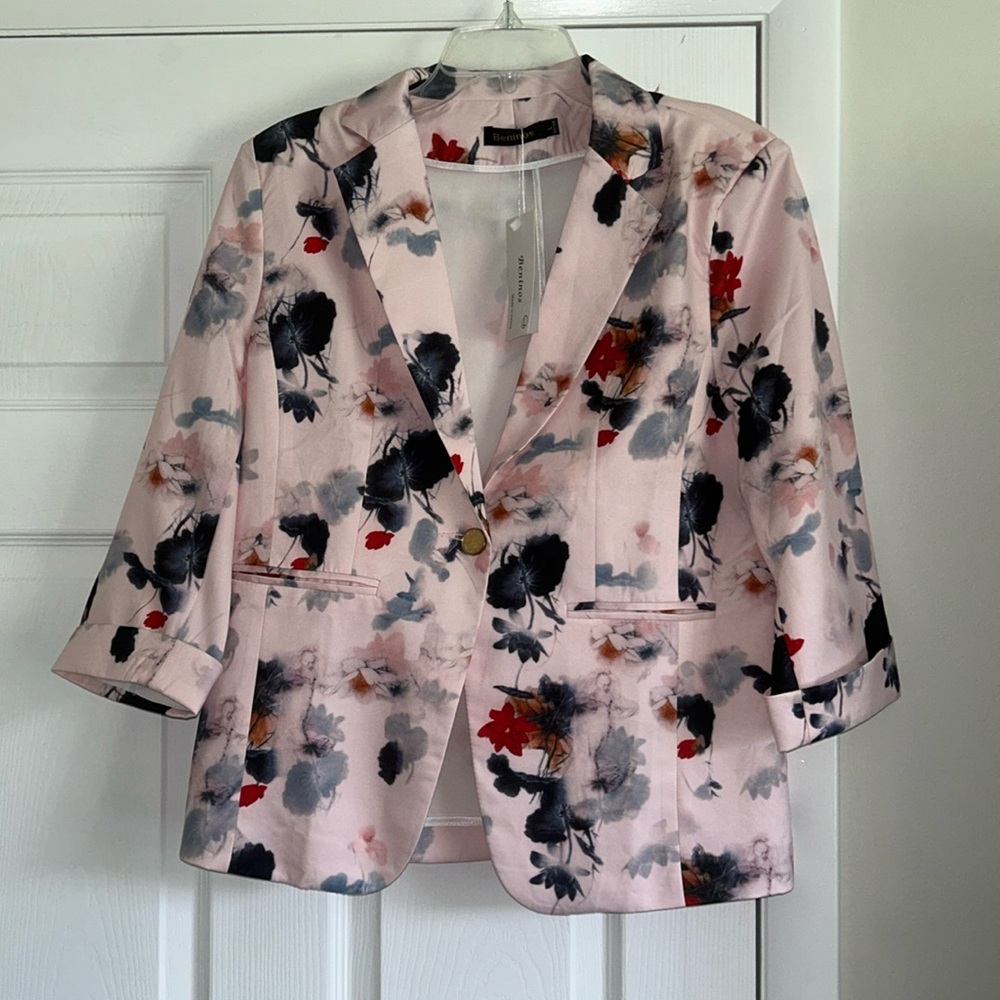 Women’s Floral Blazer